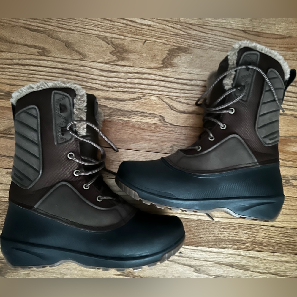 The North Face Shellista IV Mid Waterproof Boots EUC - worn 1-2x - Size 10
